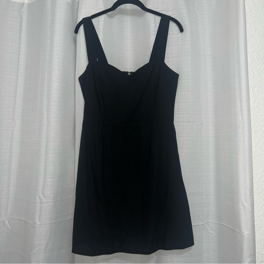 Black Sleeveless Dress